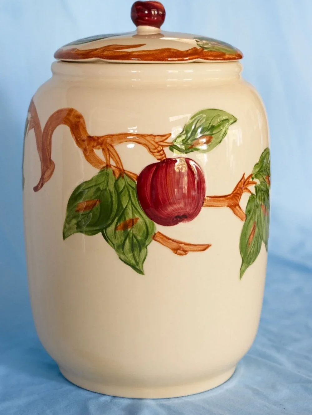 Beautiful Vintage Franciscan Apple Cookie Jar with Lid. Made in California, USA!